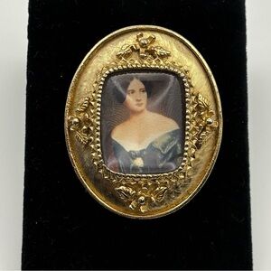 Elegant Vintage Gold Brooch with Portrait of Pauline Bonaparte